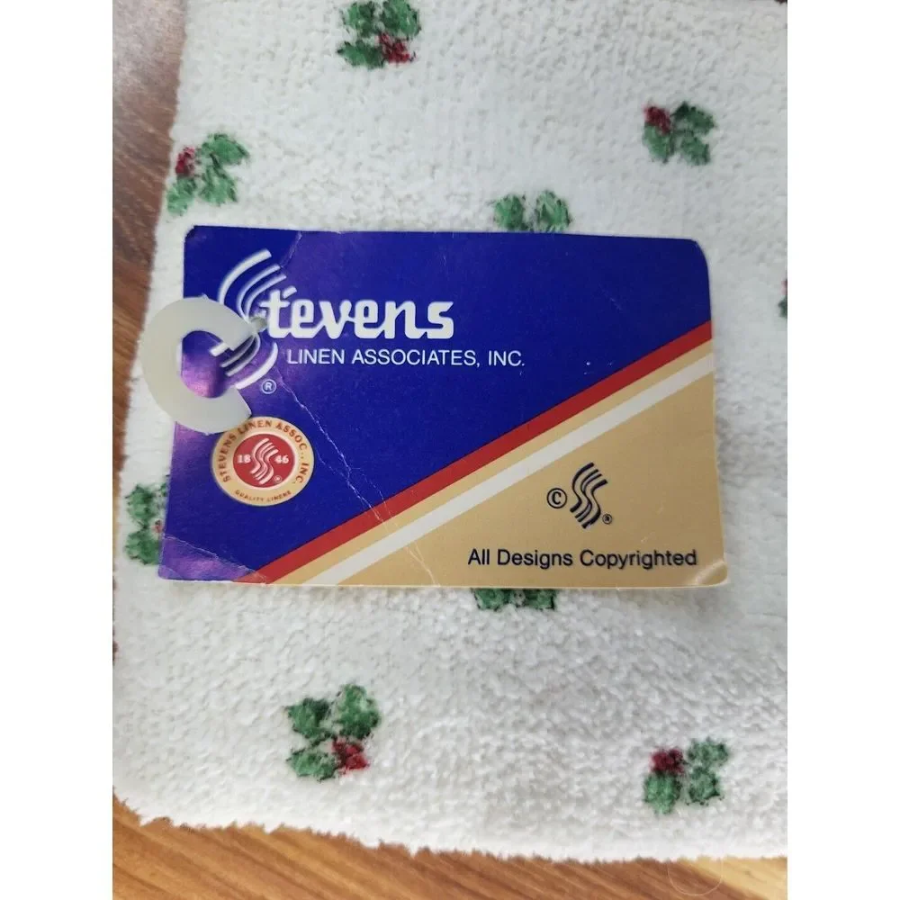 New Vintage Stevens Cannon Christmas Hand Towel Bird Holiday Red Green White USA